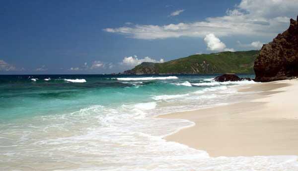 10 Pantai Terbaik di Indonesia