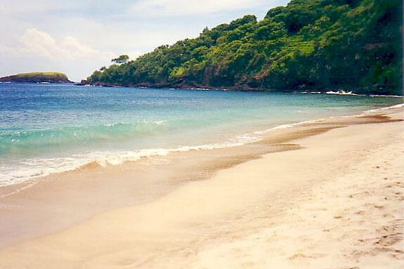 10 Pantai Terbaik di Indonesia