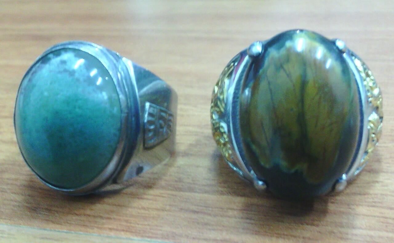 2 Buah Batu Lama