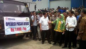 Hot News.. Operasi Pasar , Jokowi Sebar Beras Harga 1.600/kg..