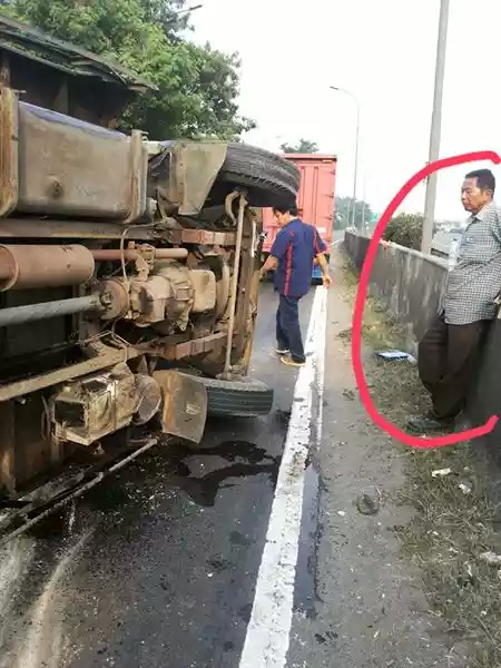 IniLah dimana seorang laki2 tua rentan .yang mati2an menghudupi kluarganya