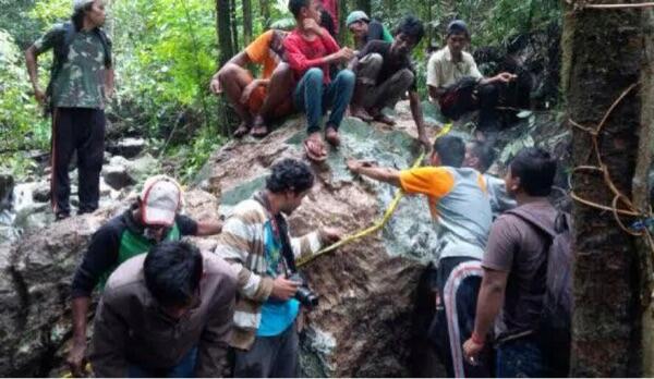 Batu Giok 20 Ton !! ( Yg demen batu-batuan masuk... )