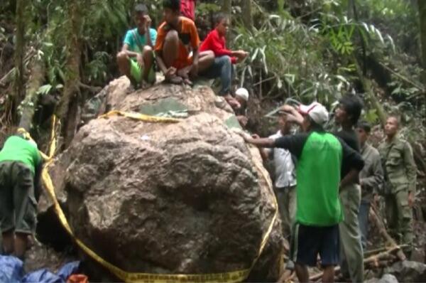 Batu Giok 20 Ton !! ( Yg demen batu-batuan masuk... )