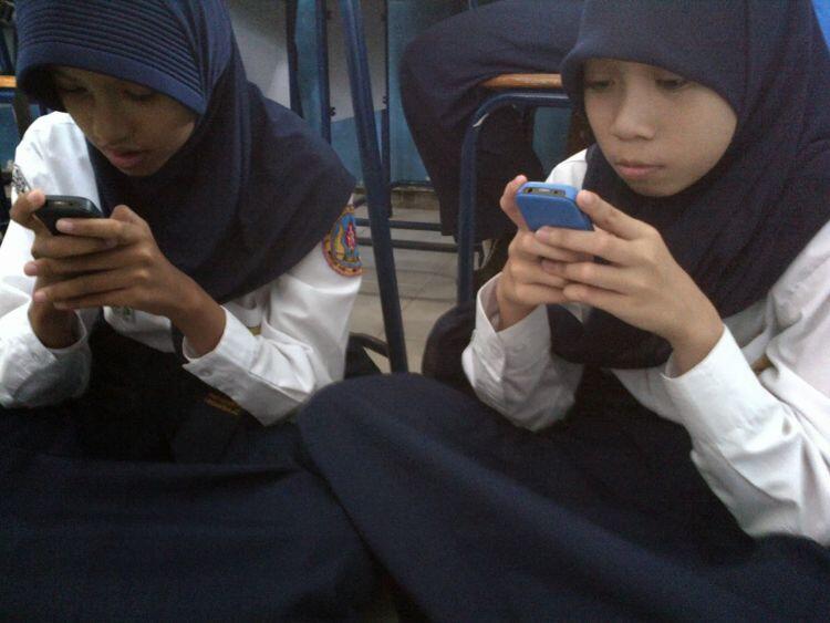 Barisan Kenangan yang Membuatmu Teringat Masa-Masa Bahagia Bersama HP Jadulmu