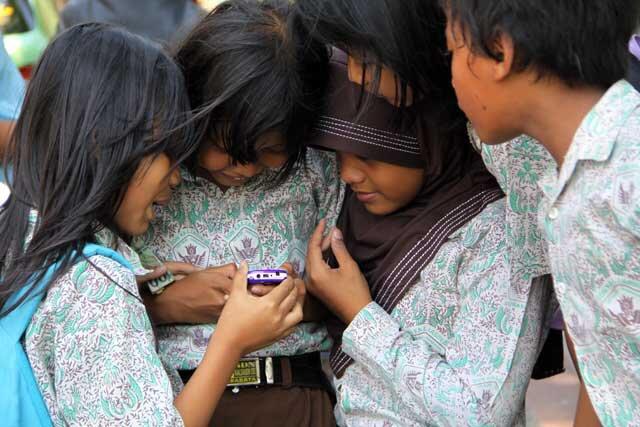 Barisan Kenangan yang Membuatmu Teringat Masa-Masa Bahagia Bersama HP Jadulmu