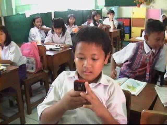 Barisan Kenangan yang Membuatmu Teringat Masa-Masa Bahagia Bersama HP Jadulmu