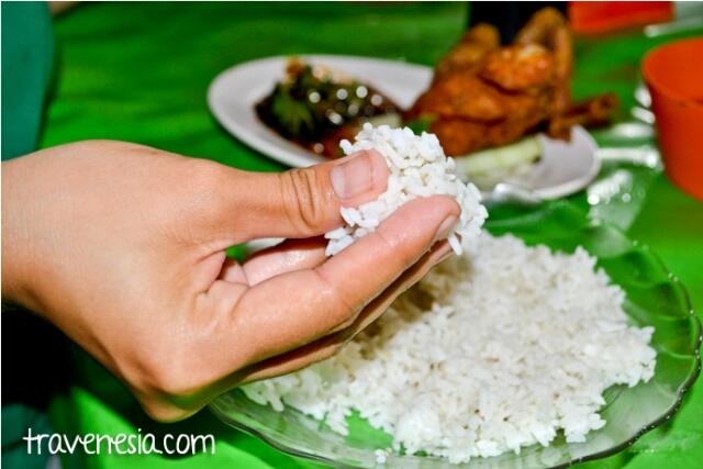  Kebiasaan Orang Indonesia yang Membuat Bule Bingung
