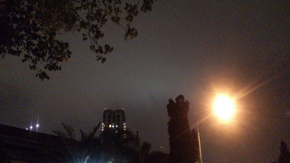 &#91;Fenomena Malam Ini&#93; Langit Malam yang Terang pada Satu Area (Ga tau apa namanya)