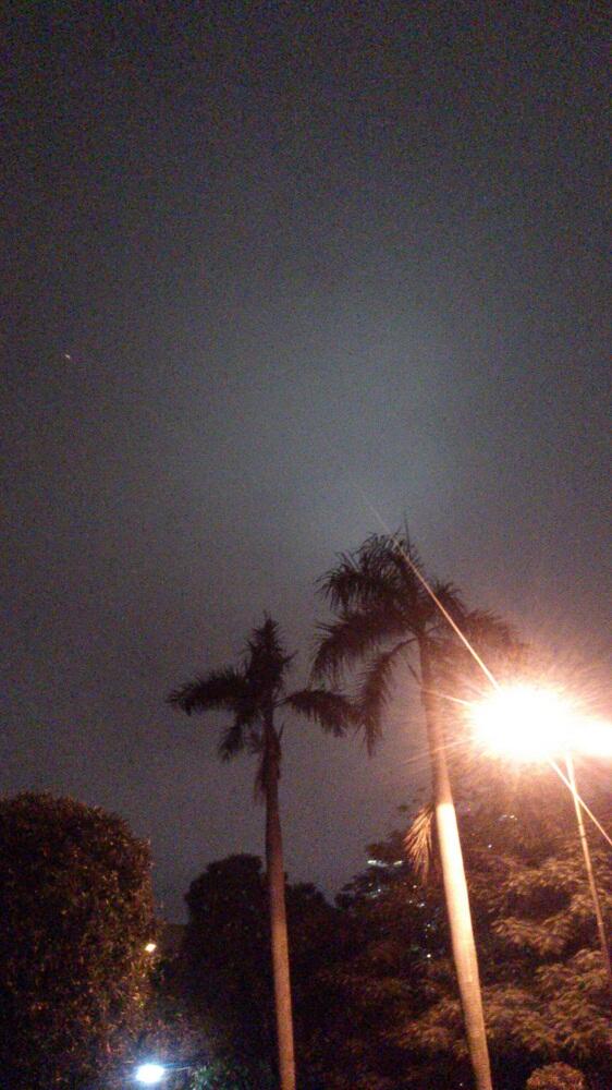 &#91;Fenomena Malam Ini&#93; Langit Malam yang Terang pada Satu Area (Ga tau apa namanya)