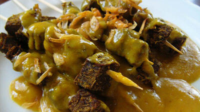 10 Makanan Indonesia Paling Terkenal di Luar Negeri
