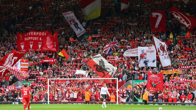 Tribun The Kop,Liverpool. Tribun penuh bendera di Inggris.