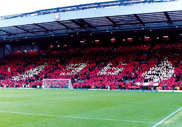 Tribun The Kop,Liverpool. Tribun penuh bendera di Inggris.