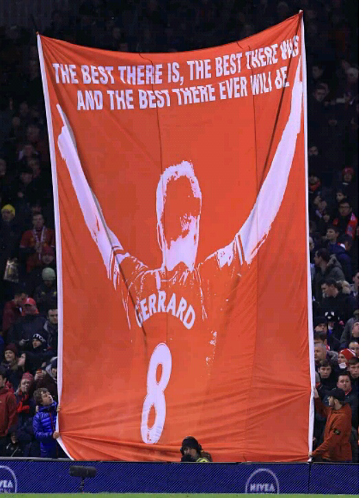 Tribun The Kop,Liverpool. Tribun penuh bendera di Inggris.