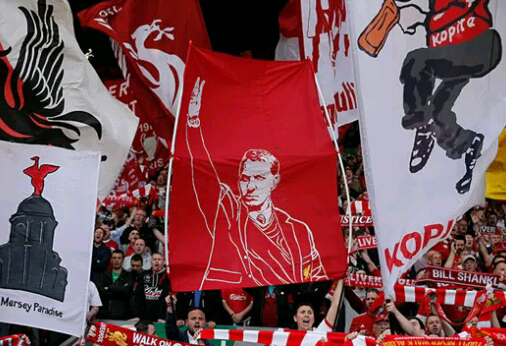 Tribun The Kop,Liverpool. Tribun penuh bendera di Inggris.