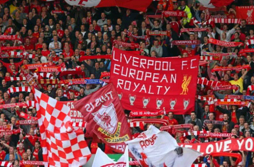 Tribun The Kop,Liverpool. Tribun penuh bendera di Inggris.