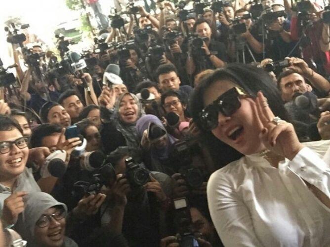 Habis Diperiksa Penyidik, Si Maju Mundur Cantik Ini Selfie Manjaaa