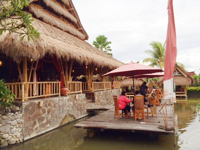Tempat Nongkrong - Makan yang Uenak &amp; Cozy di Bali