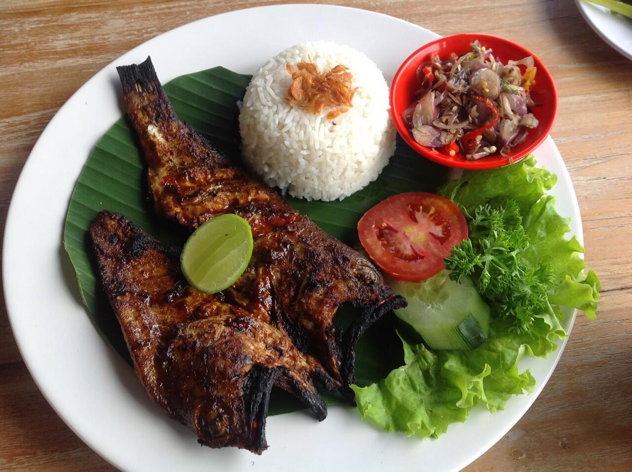 Tempat Nongkrong - Makan yang Uenak &amp; Cozy di Bali