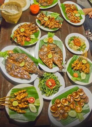 Tempat Nongkrong - Makan yang Uenak &amp; Cozy di Bali