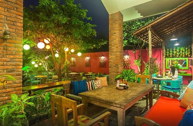 Tempat Nongkrong - Makan yang Uenak &amp; Cozy di Bali