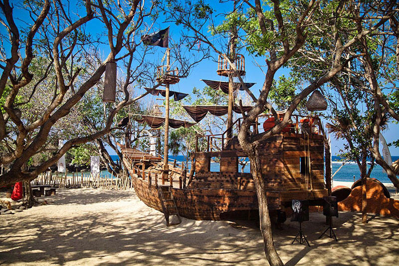 Tempat Nongkrong - Makan yang Uenak &amp; Cozy di Bali