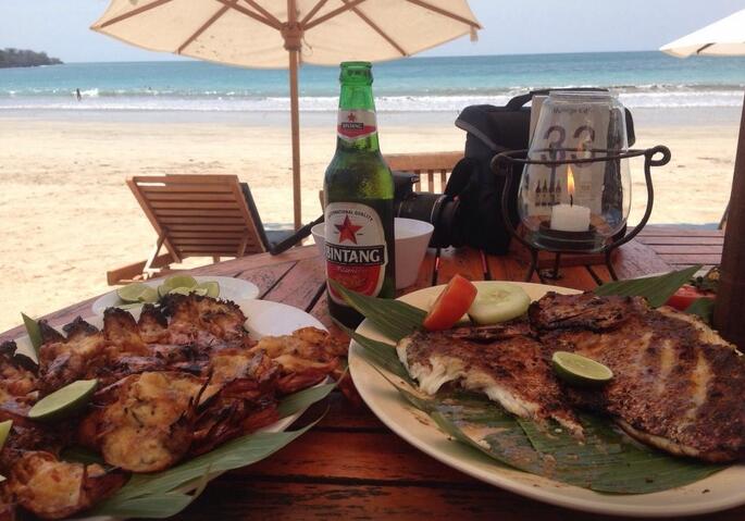 Tempat Nongkrong - Makan yang Uenak &amp; Cozy di Bali
