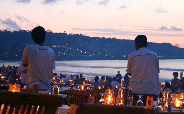 Tempat Nongkrong - Makan yang Uenak &amp; Cozy di Bali