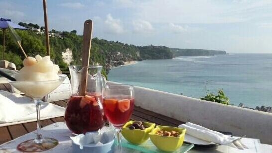 Tempat Nongkrong - Makan yang Uenak &amp; Cozy di Bali