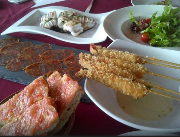 Tempat Nongkrong - Makan yang Uenak &amp; Cozy di Bali