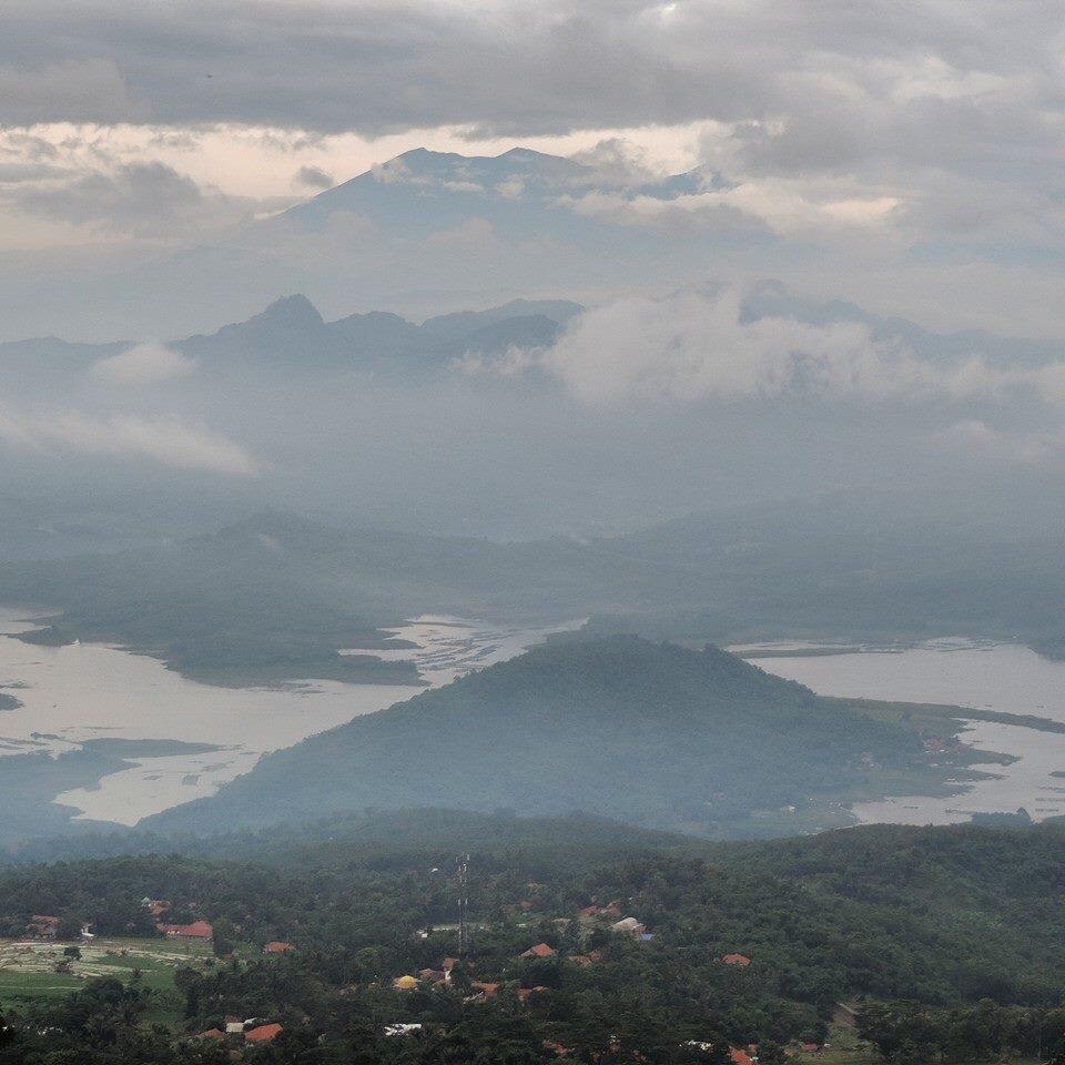GUNUNG BONGKOK 975 MDPL