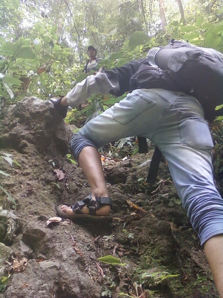 Gunung Ungaran via Desa Kalisidi : Melintasi Keindahan Air Terjun Lawe dan Benowo