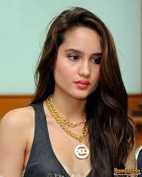 DEMI CINTA LAURA