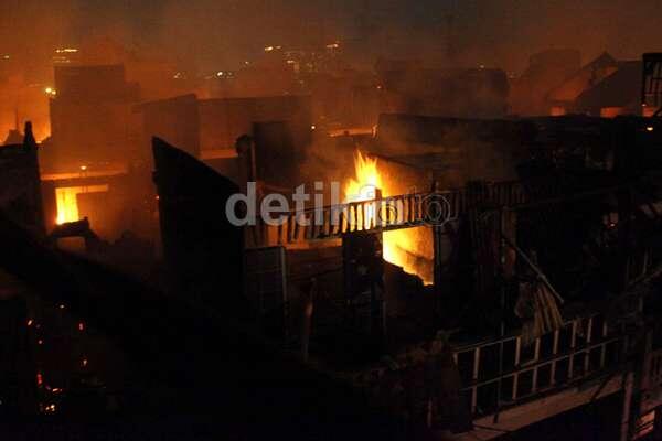 FOTO: Kebakaran Hebat di Tanah Abang