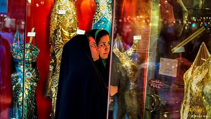 &#91;#FOTOGRAFI&#93; Pemandangan Terlarang di Teheran