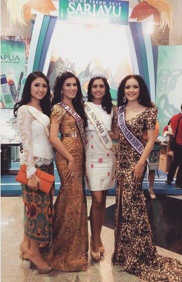 Miss Indonesia ‘Blusukan Selfie’ di Indonesia Fashion Week
