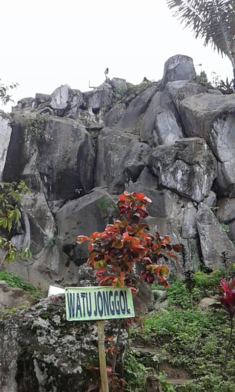 pesona alam batu jonggol ngawi