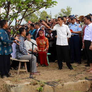 Jokowi Janjikan Harga Gabah Naik & Akan Bagikan 41.000 Mesin Traktor..