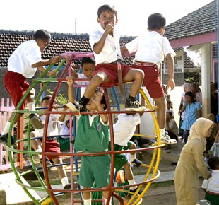 Perbedaan Anak Indonesia Dengan Anak Bule