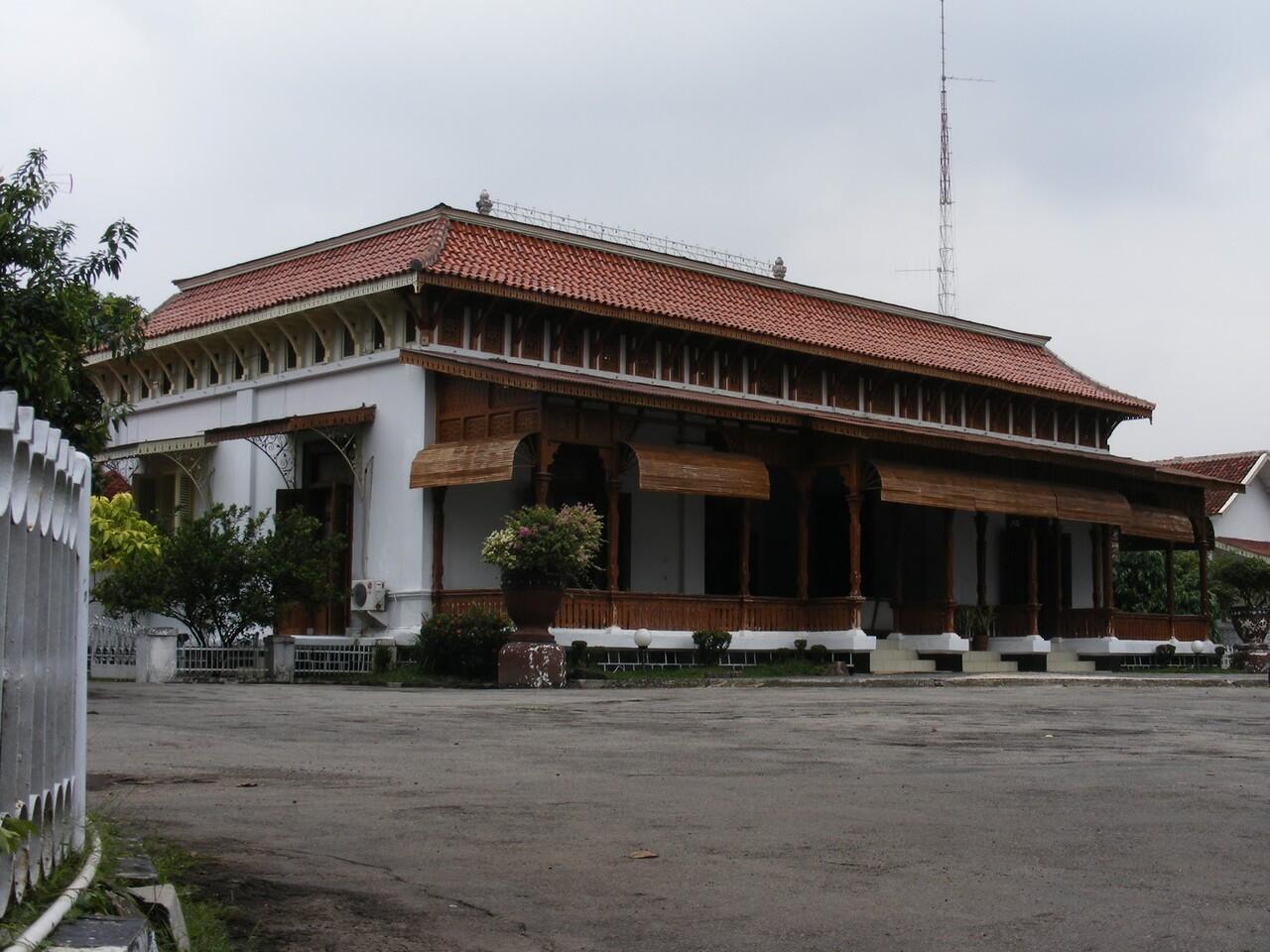 &#91;Bangunan Bersejarah&#93; Keelokan Loji Indis di Nusantara.. PICT +++