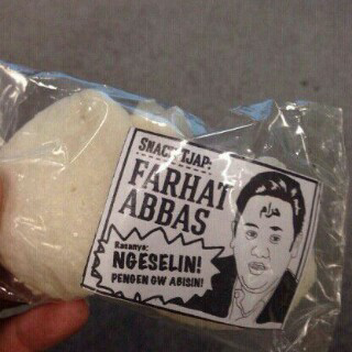 Farhat Abbas jualan kerupuk gan...