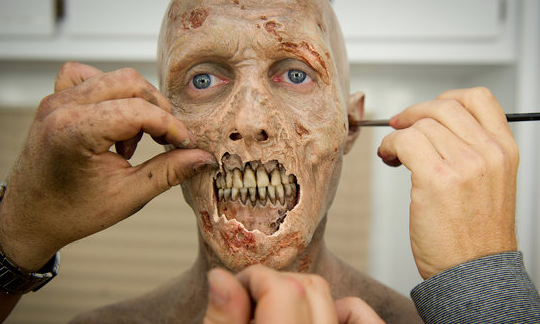 &#91;make-up mana yg keren?&#93; Kampung Zombie vs Walking Dead