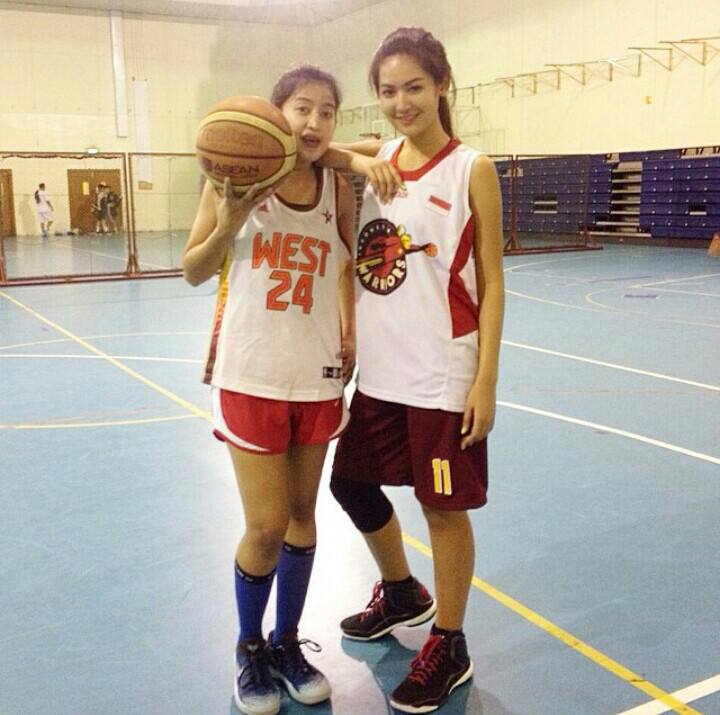 Koleksi Foto Pemain Basketball IGO Maria Selena pakai Knee Support #CantikEuyyy