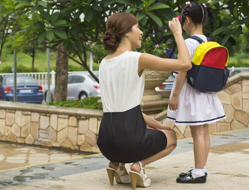 Fenomena Macan Ternak, Mamah Cantik Anter Anak Dan Pernak Perniknya