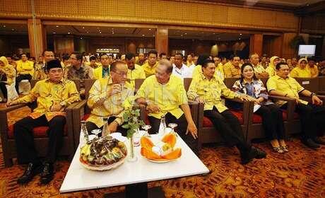 Pendukung Ical Berbondong-bondong Loncat ke Agung