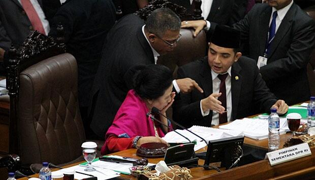 Soal Begal, Ceu Popong Gebrak Meja di Kantor Anis Baswedan