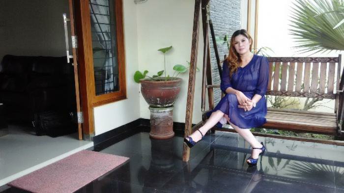 BELI RUMAH DAPAT ISTRI!