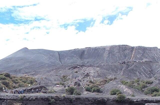 &#91;CARPER&#93; Mengitari kaldera, lautan pasir dan kawah Bromo