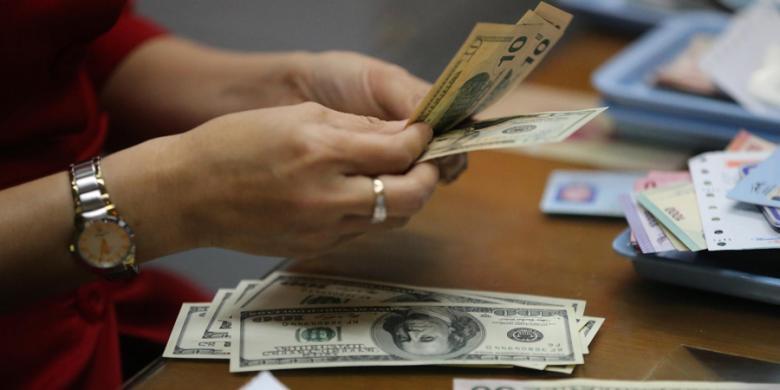 Rupiah Rontok, Jokowi Diminta Evaluasi Menteri Perekonomian