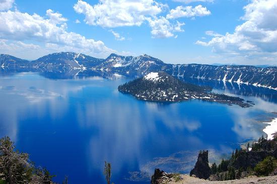 Melihat Keindahan Crater Lake, Danau Terdalam Di Amerika