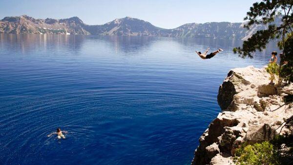 Melihat Keindahan Crater Lake, Danau Terdalam Di Amerika